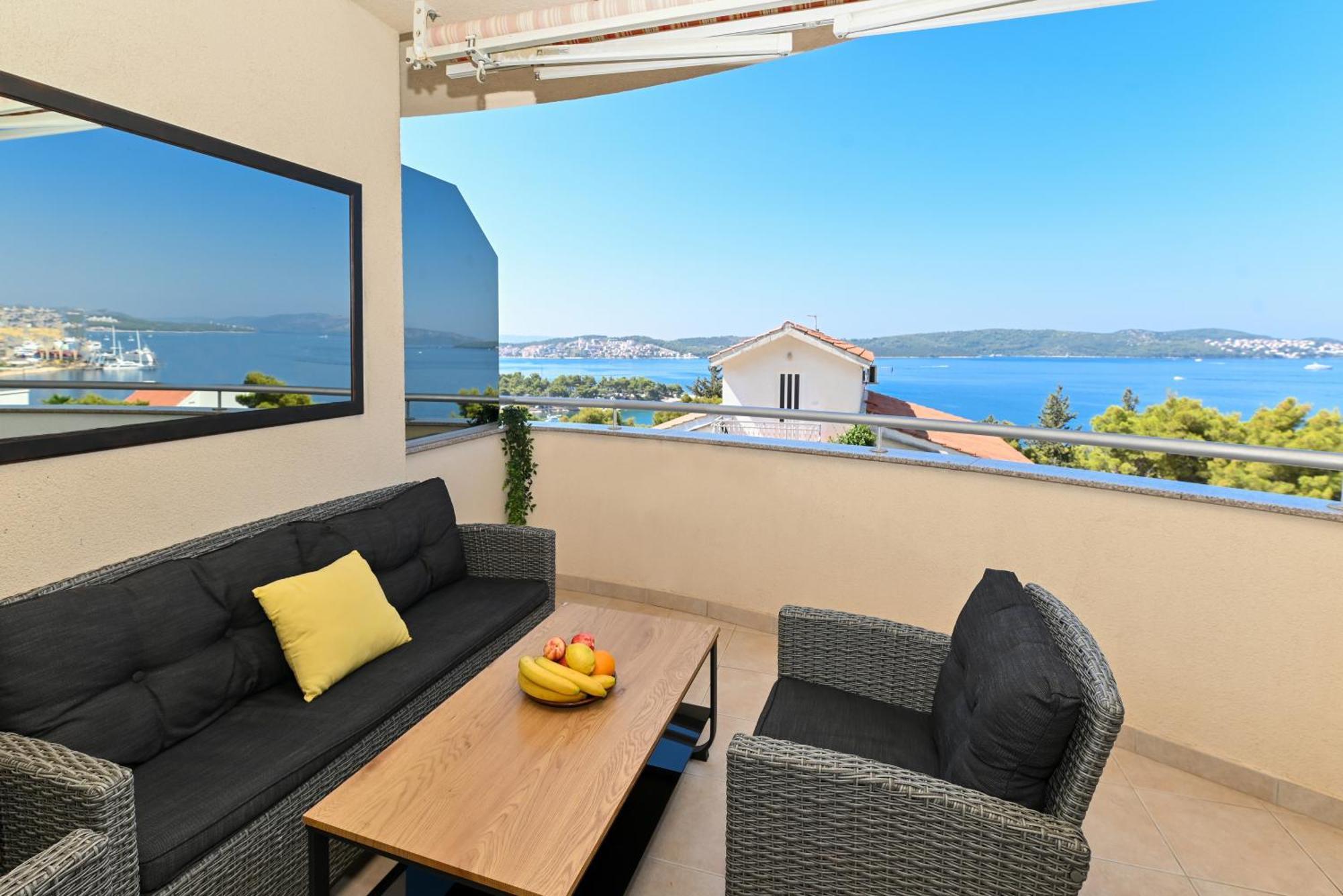 Sunny Place With Sea View *