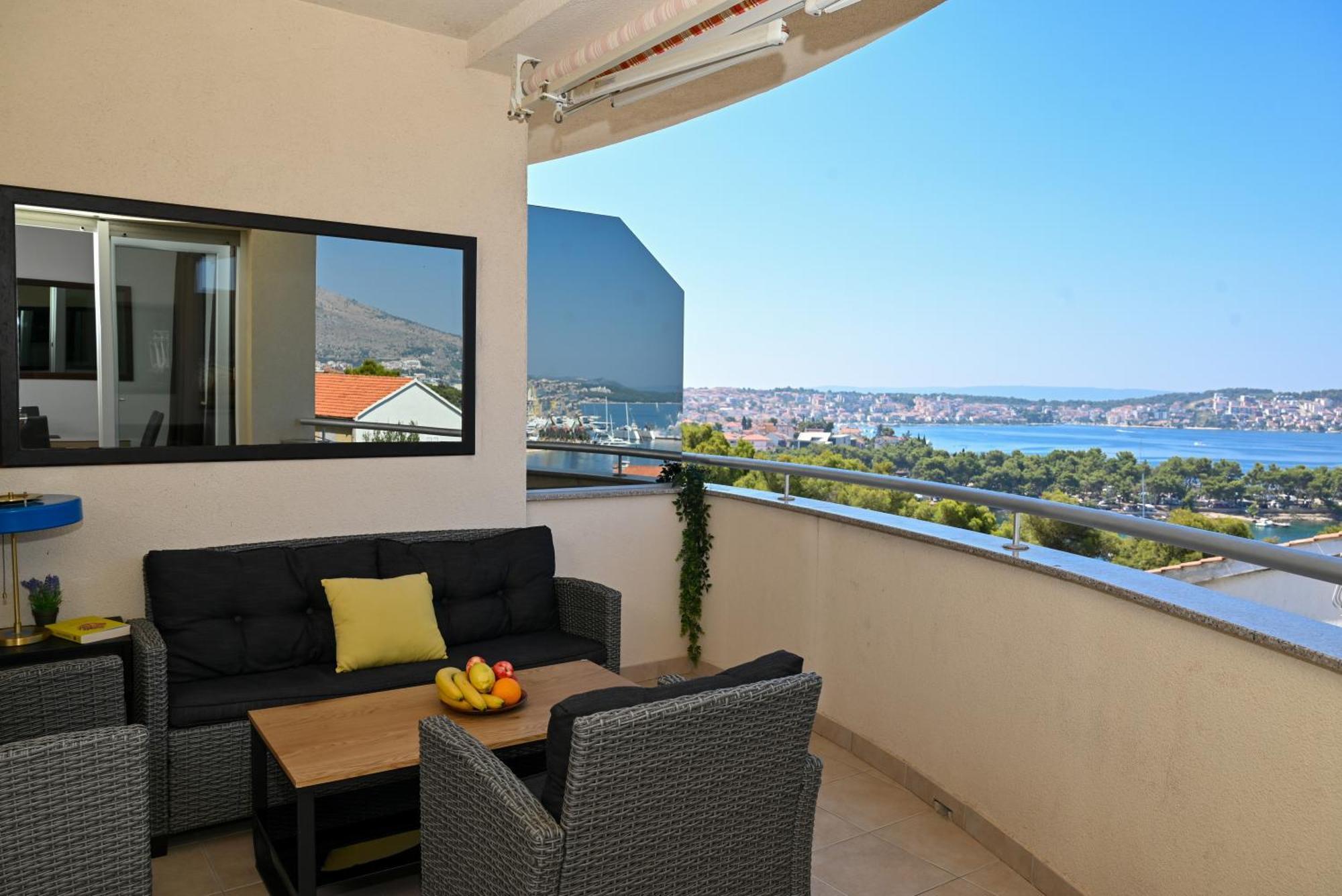 Sunny Place With Sea View Apartment