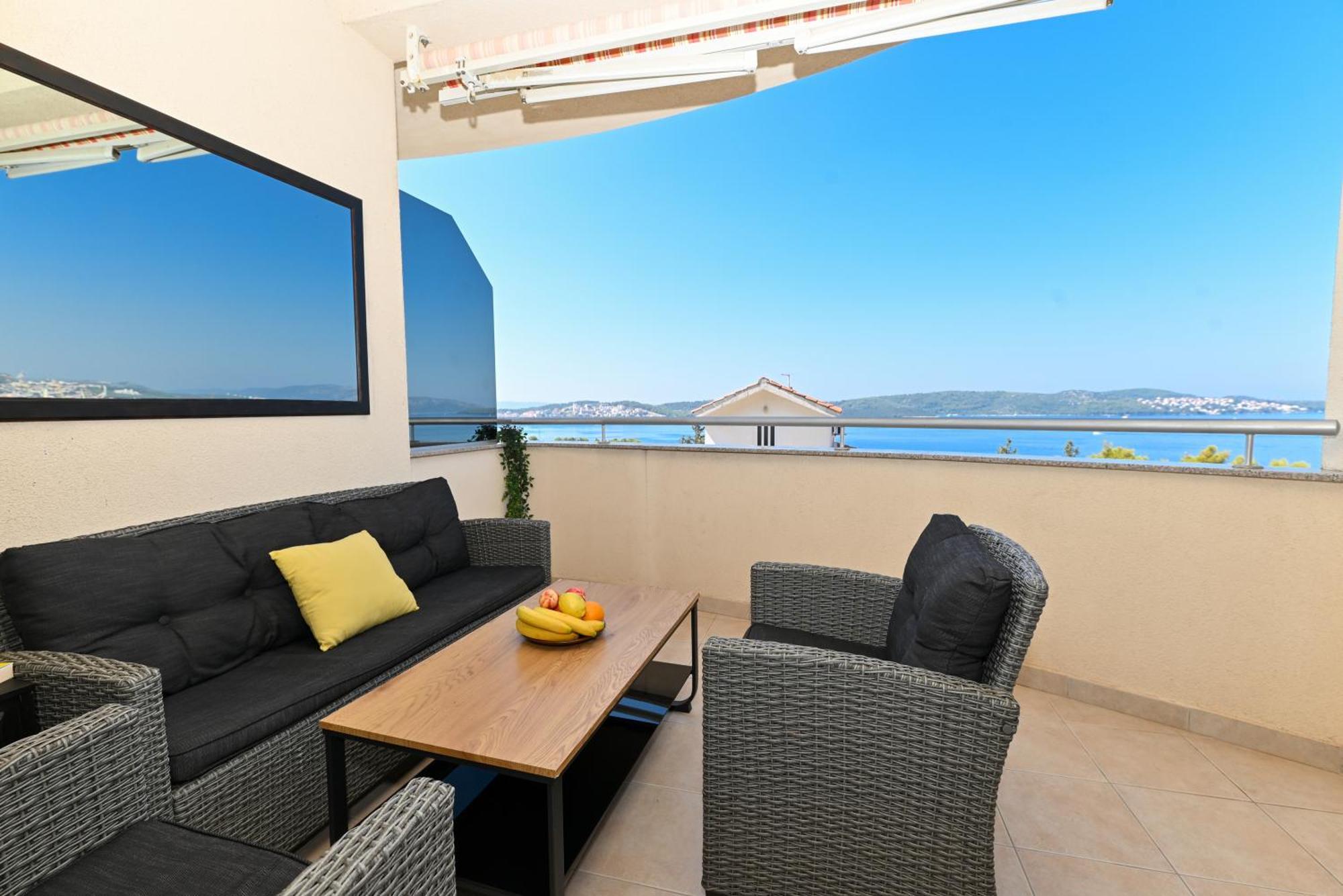 Apartment Sunny Place With Sea View Trogir
