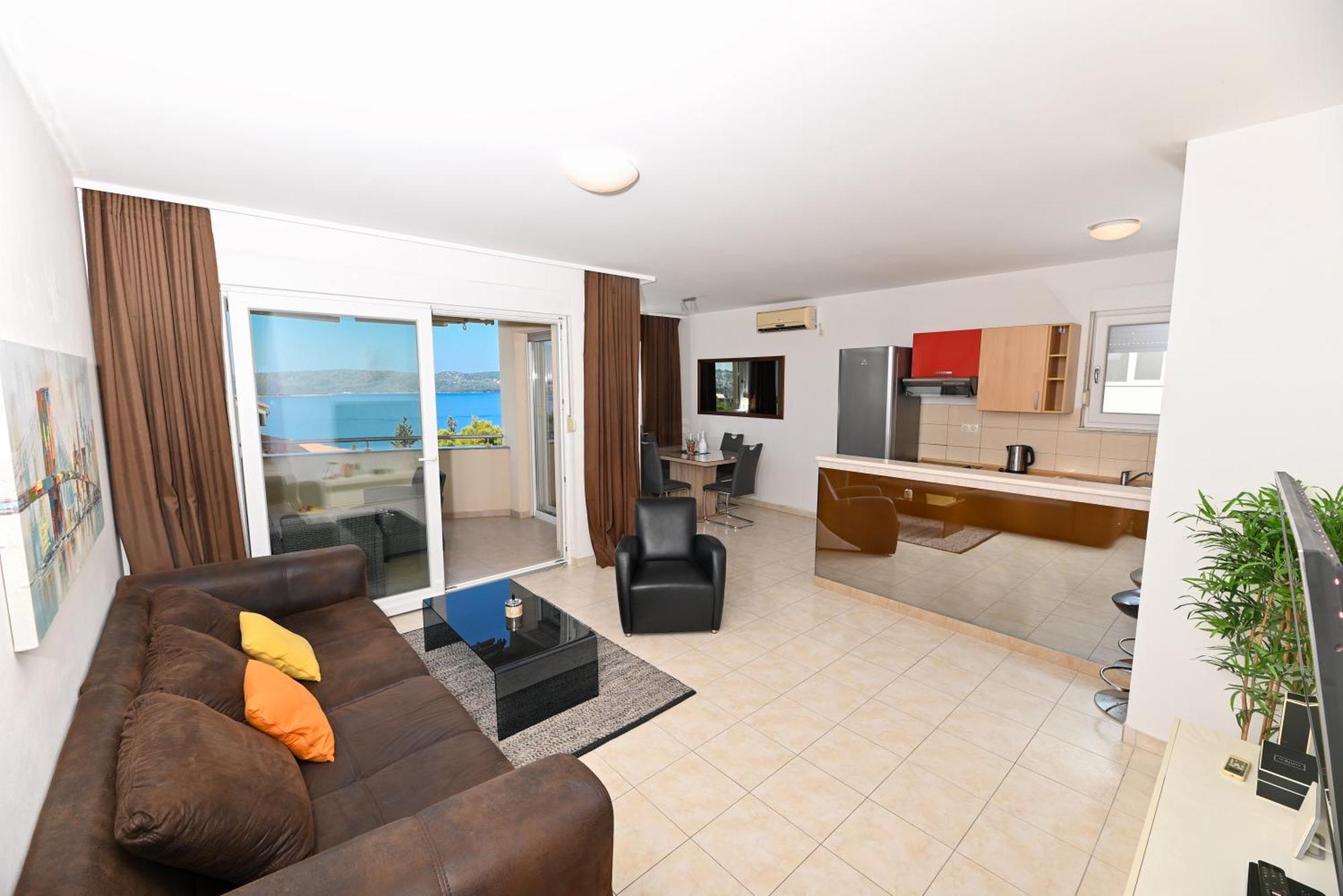 Sunny Place With Sea View Apartment *