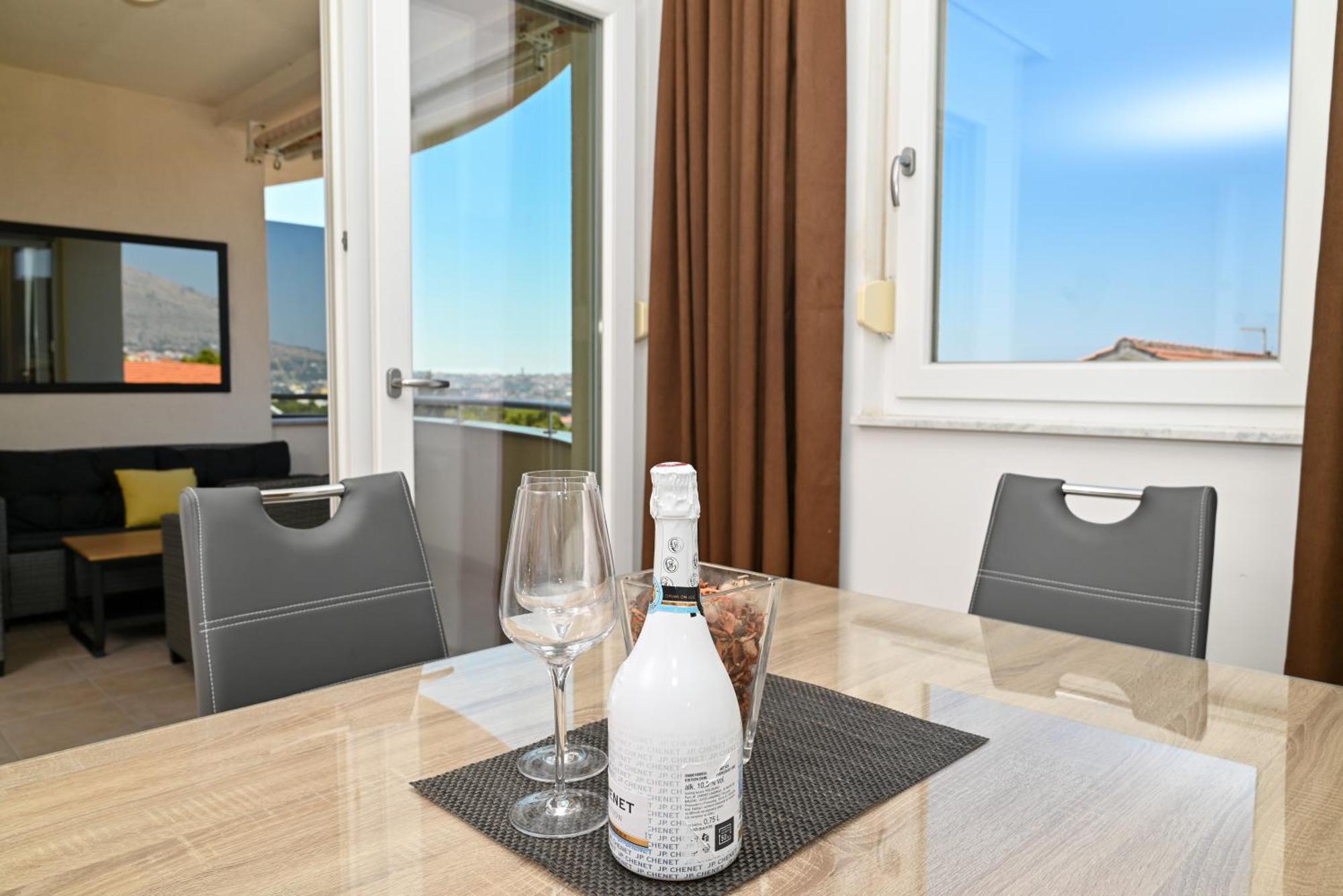 Apartment Sunny Place With Sea View *